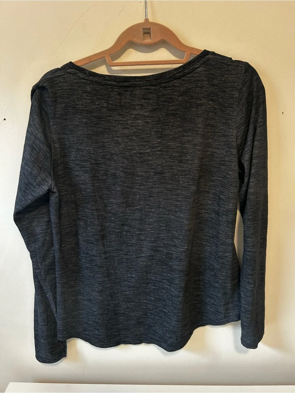 Nike Collegiate Charcoal Gray Long-Sleeve Dri-FIT Tee with White Leopard Motif